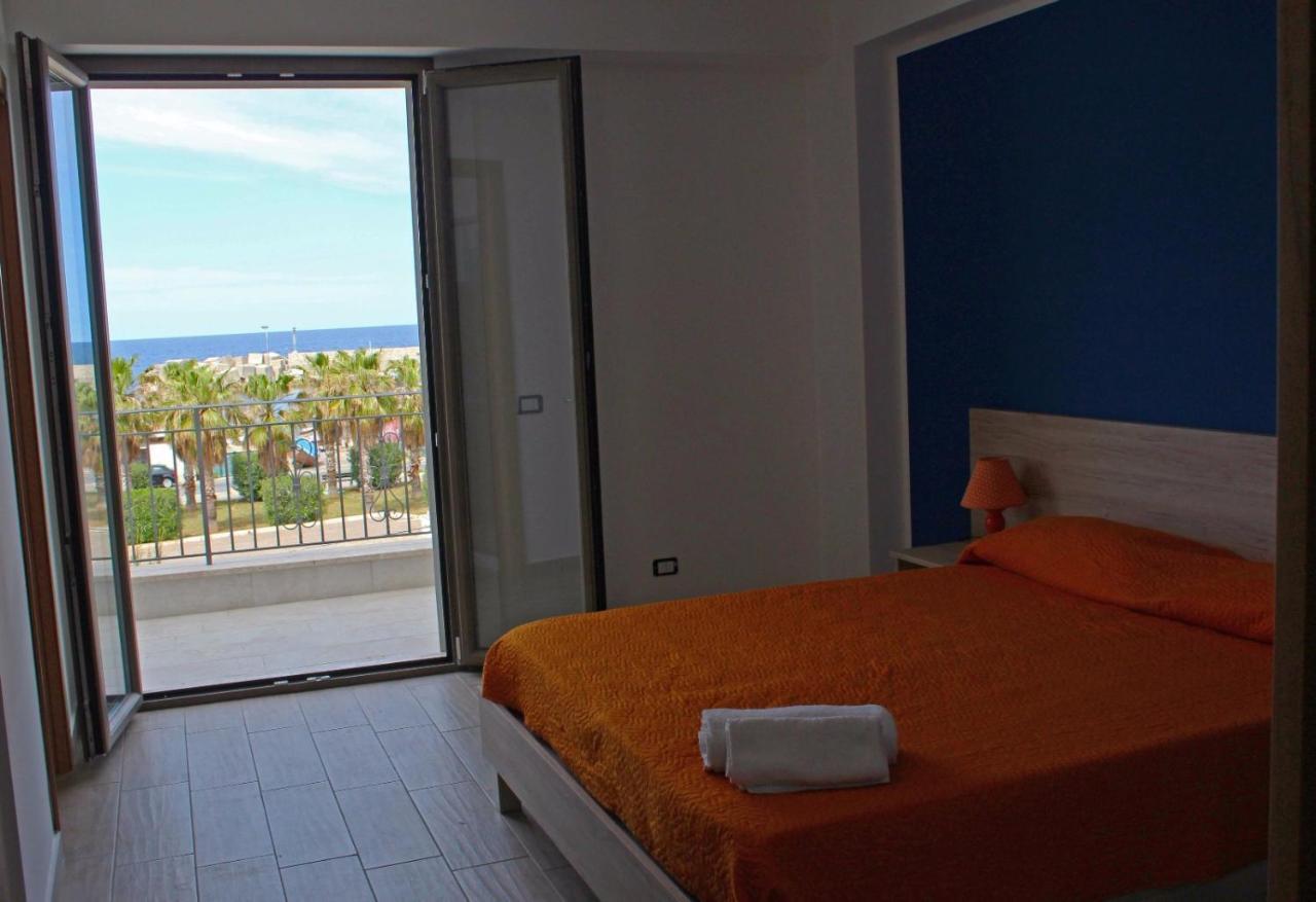 Bed Ponente Hotel Isola delle Femmine Exterior photo